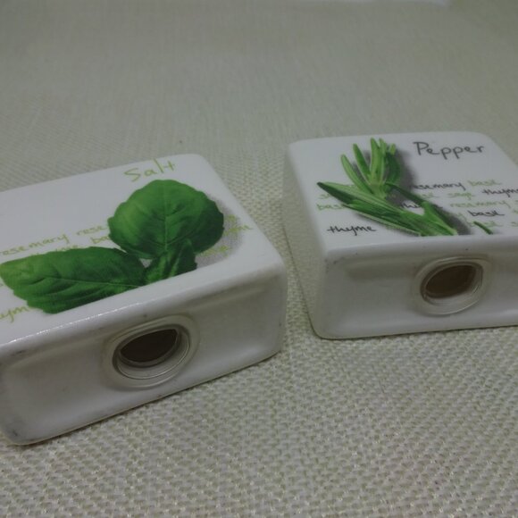 Collectible White Ceramic SALT & PEPPER SHAKERS with SPICE DECALS (EUC) - Picture 3 of 4